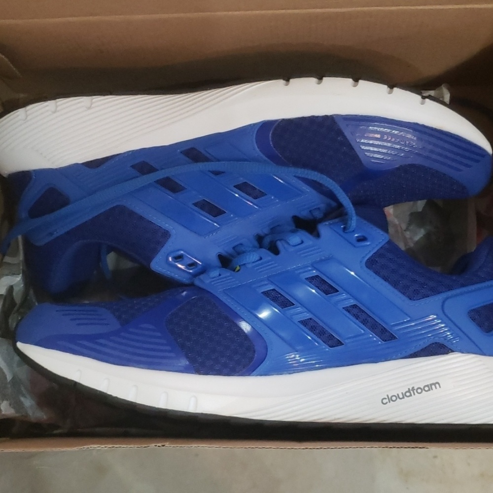 Mens size 9 1/2 brand new Adidas